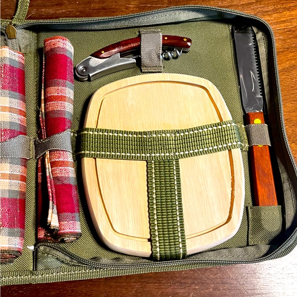 Vintage Longaberger Wine and Cheese Travel Set NWOT - Picture 4 of 5